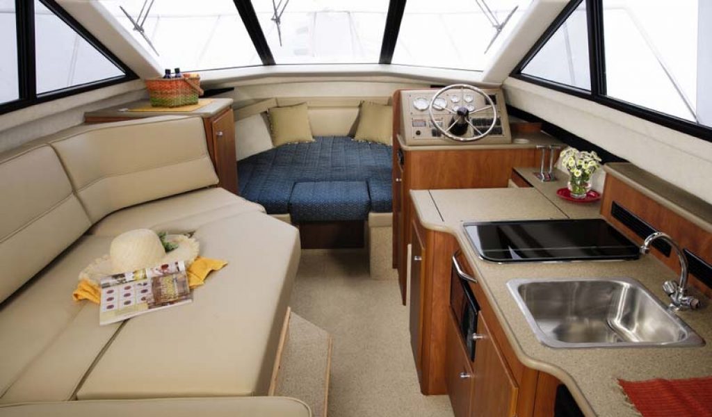 Goa-yacht-rental-bayliner-discovery-7