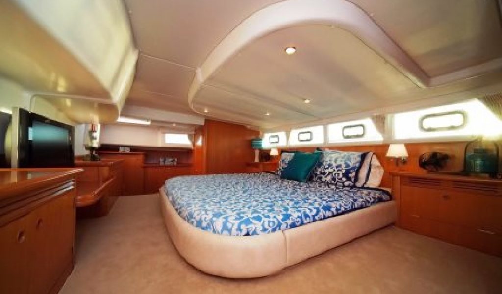 yacht-on-rent-in-goa-laggon-44-8