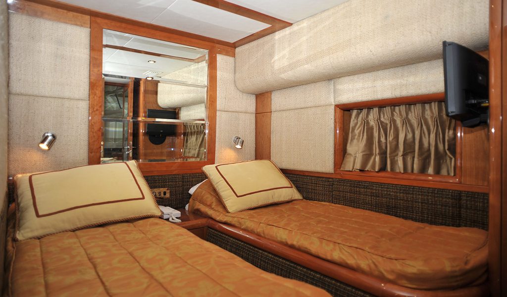 majesty-yacht-charter-goa-6